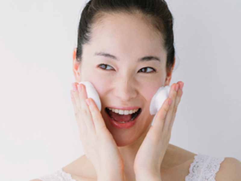 Manfaat Glikoderm Facial Wash 